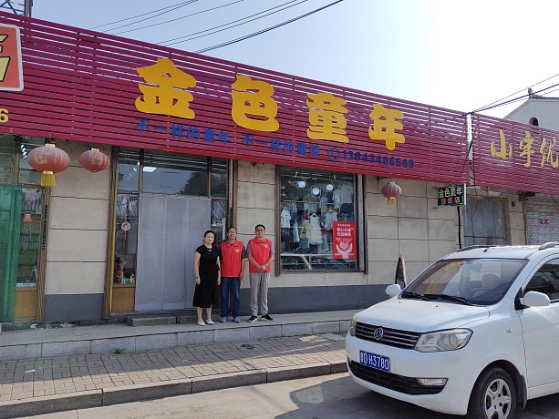 心中装大爱 捐衣大凉山