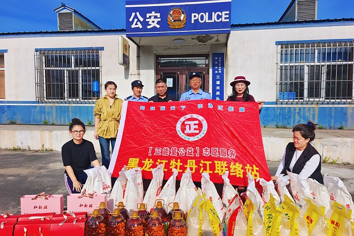 “ 双节 ” 至 爱满三道关 慰问绘就暖心画卷！